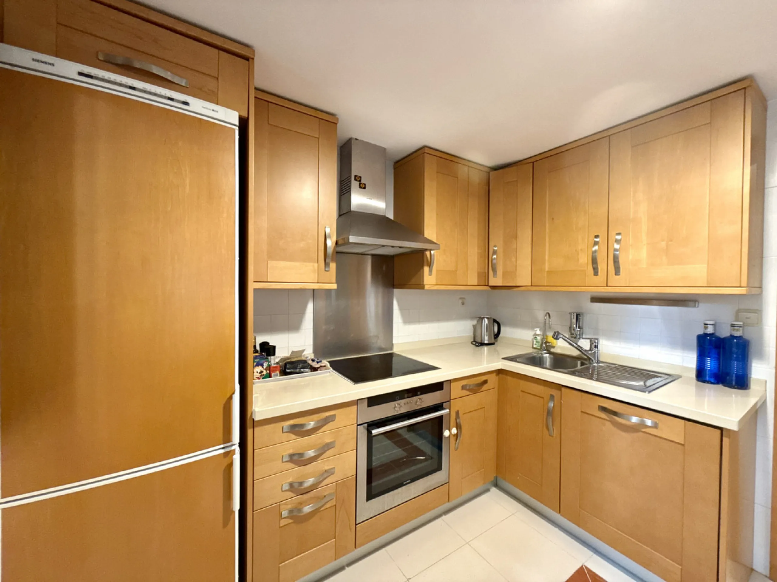 Apartment - Middle Floor Apartment в продаже в Marbella, Málaga. В доме 2 спален и 3 ванных комнат. Площадь дома 138 м². Площадь участка 118 м²