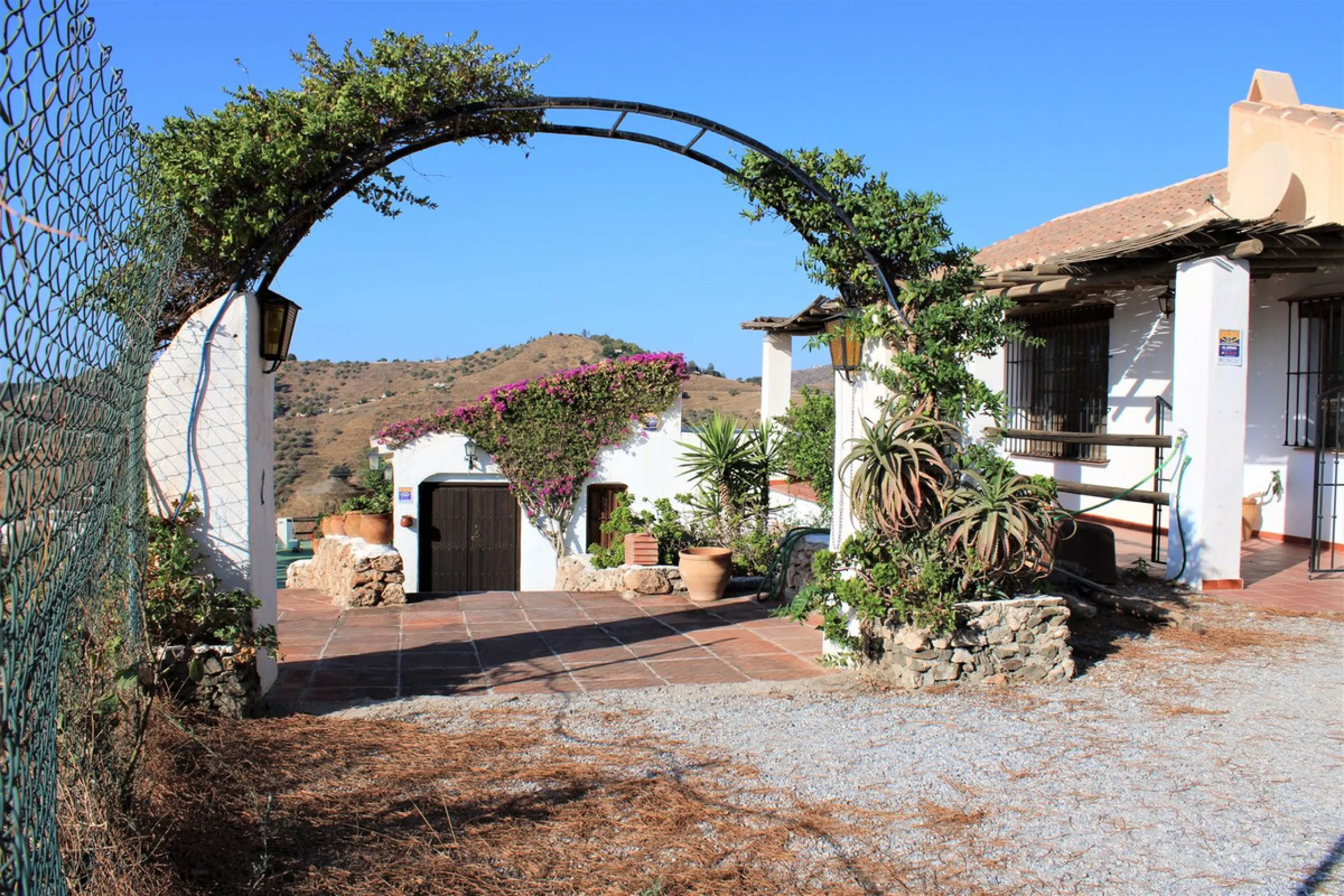 House - Detached Villa в продаже в Frigiliana, Málaga. В доме 3 спален и 3 ванных комнат. Площадь дома 423 м². Площадь участка 12109 м²