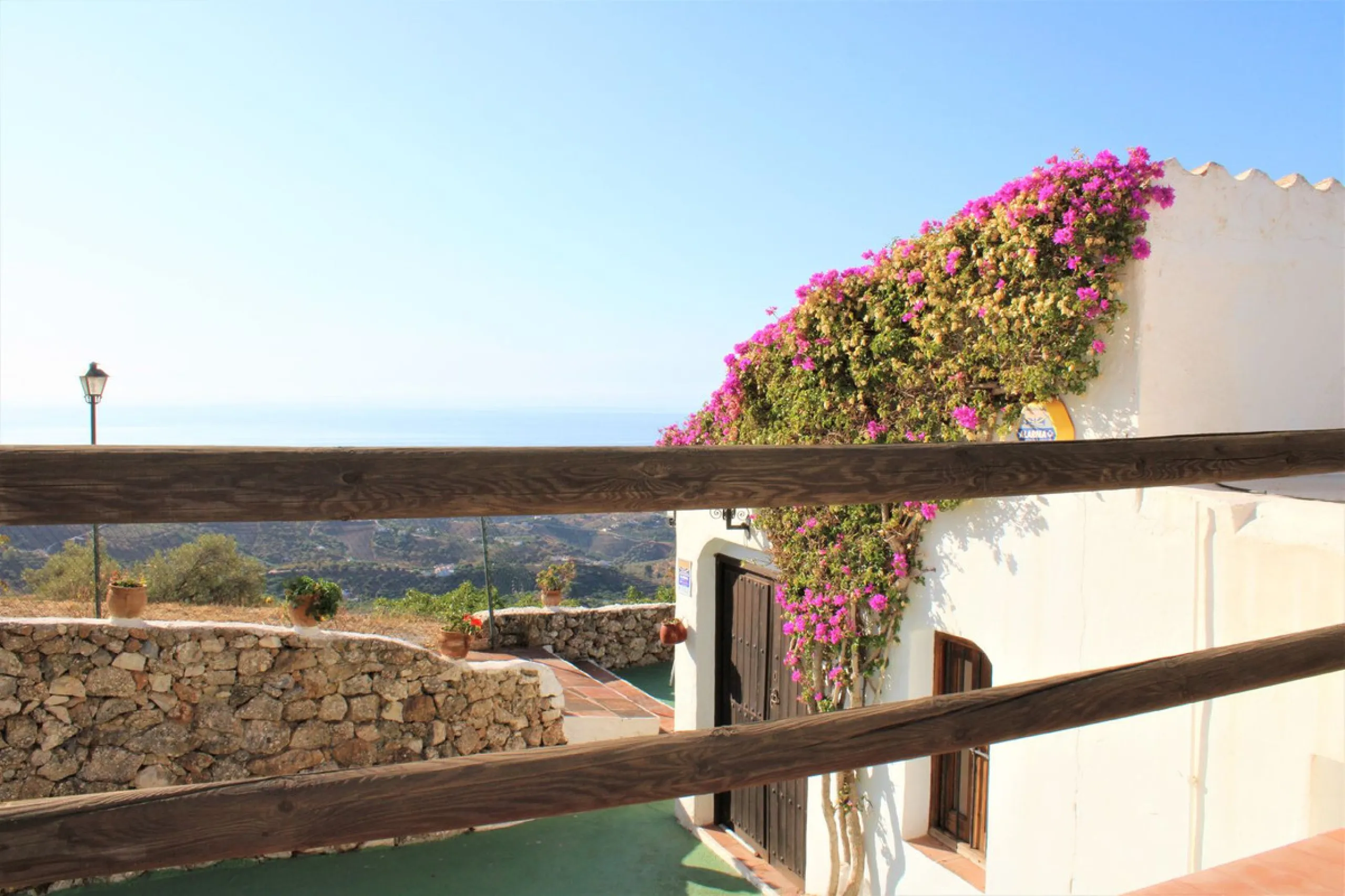 House - Detached Villa в продаже в Frigiliana, Málaga. В доме 3 спален и 3 ванных комнат. Площадь дома 423 м². Площадь участка 12109 м²
