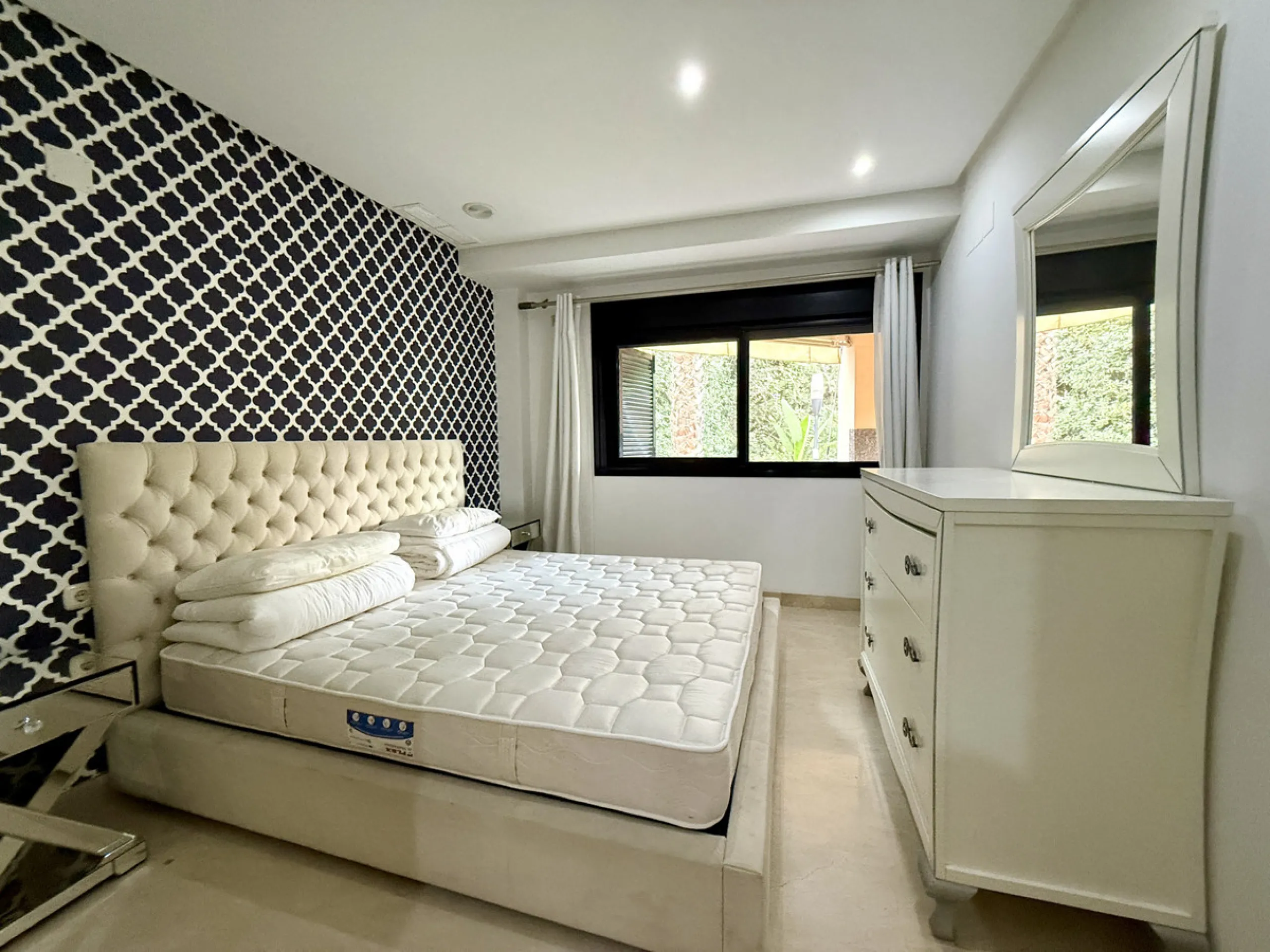 Apartment - Middle Floor Apartment в продаже в Marbella, Málaga. В доме 2 спален и 3 ванных комнат. Площадь дома 138 м². Площадь участка 118 м²