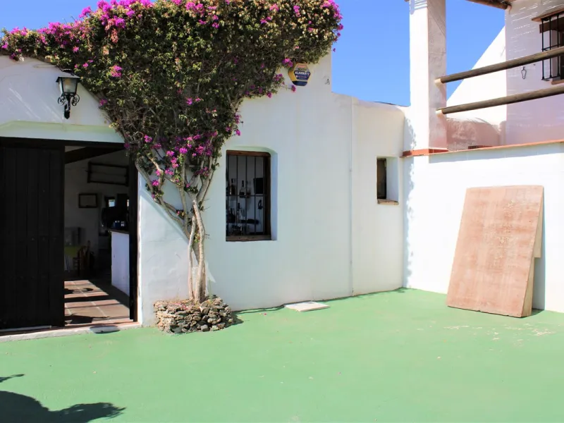 House - Detached Villa в продаже в Frigiliana, Málaga. В доме 3 спален и 3 ванных комнат. Площадь дома 423 м². Площадь участка 12109 м²