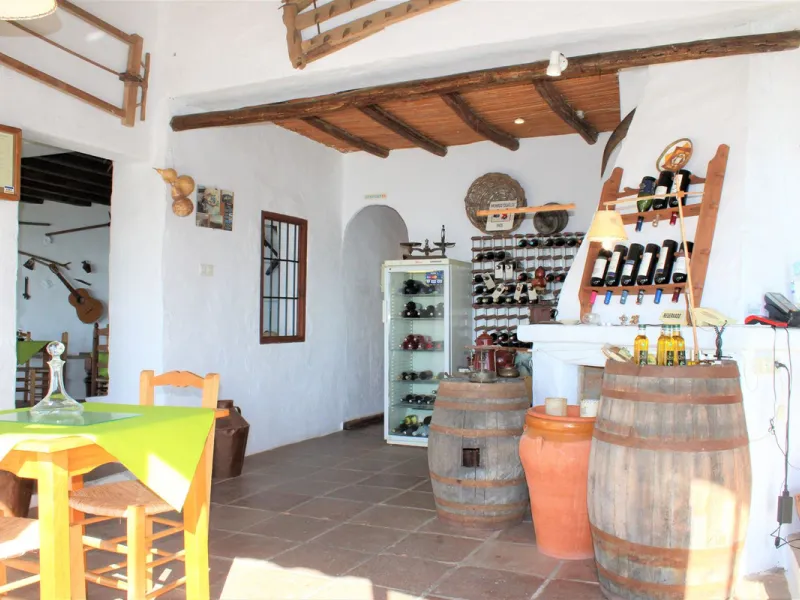 House - Detached Villa в продаже в Frigiliana, Málaga. В доме 3 спален и 3 ванных комнат. Площадь дома 423 м². Площадь участка 12109 м²