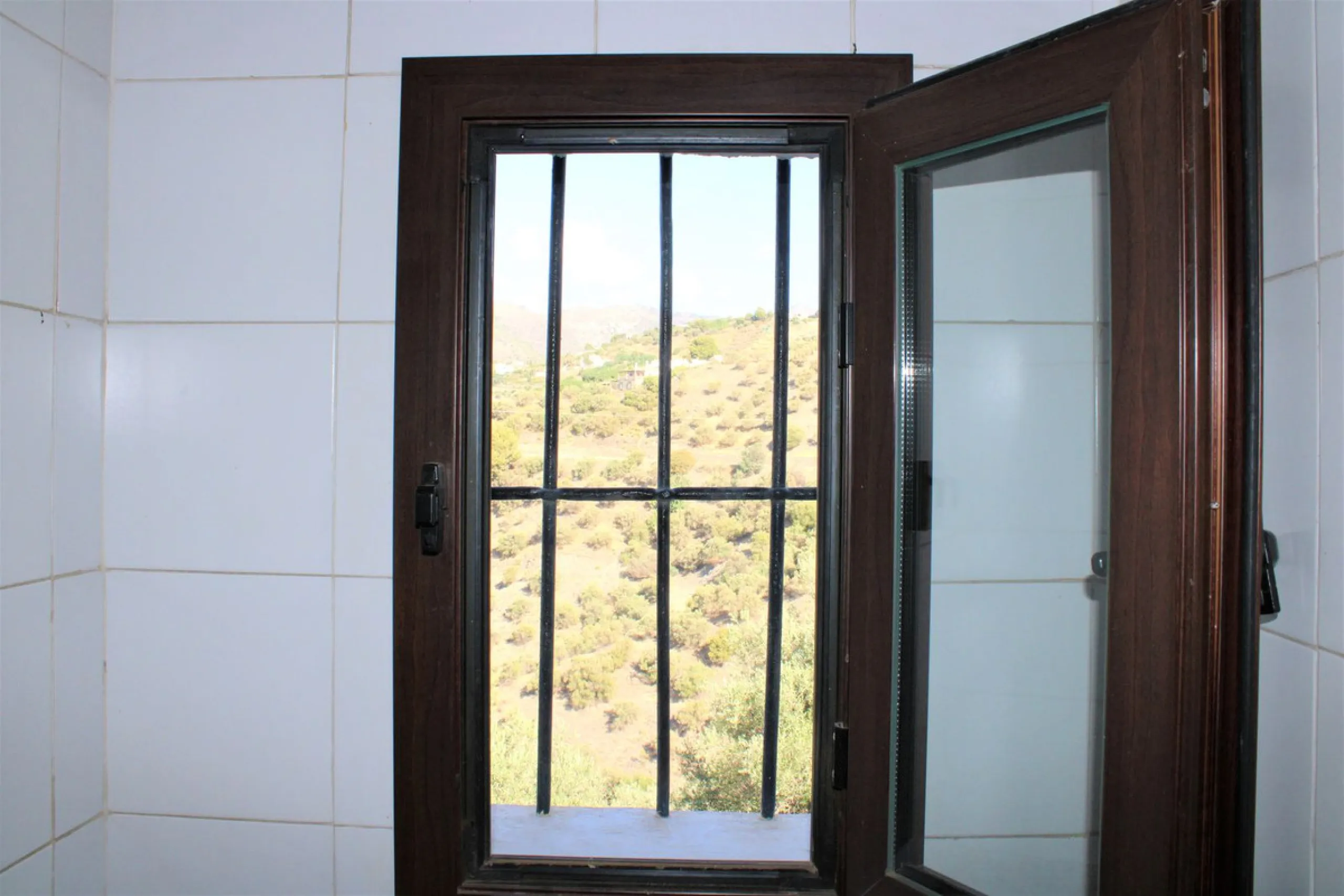 House - Detached Villa в продаже в Frigiliana, Málaga. В доме 3 спален и 3 ванных комнат. Площадь дома 423 м². Площадь участка 12109 м²