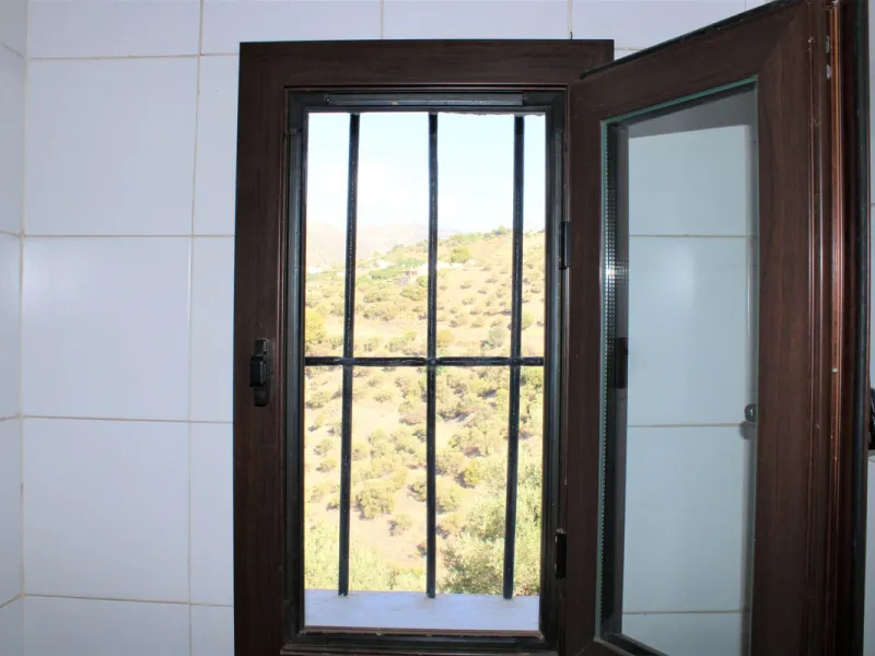 House - Detached Villa в продаже в Frigiliana, Málaga. В доме 3 спален и 3 ванных комнат. Площадь дома 423 м². Площадь участка 12109 м²