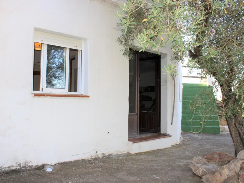 House - Detached Villa в продаже в Frigiliana, Málaga. В доме 3 спален и 3 ванных комнат. Площадь дома 423 м². Площадь участка 12109 м²