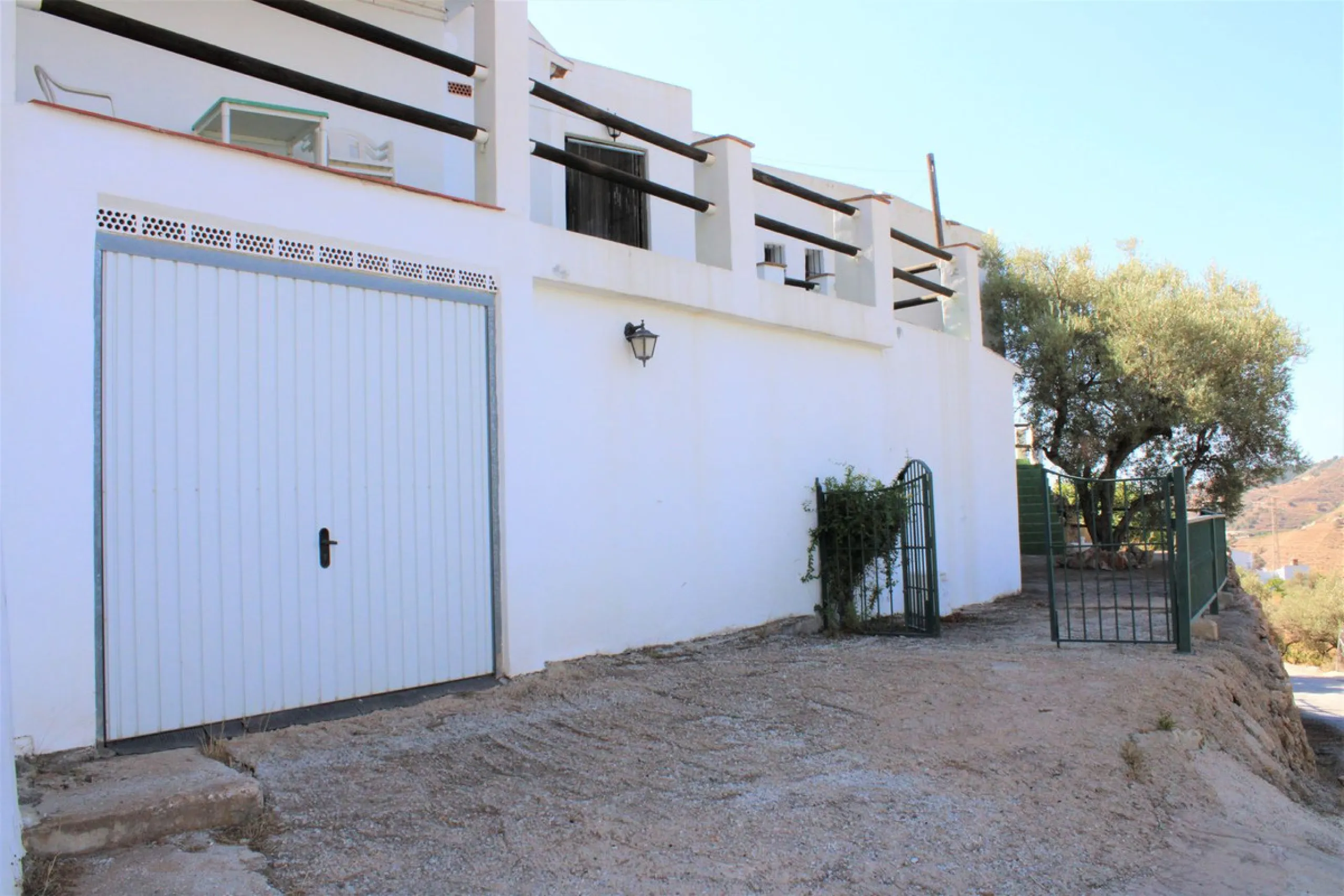 House - Detached Villa в продаже в Frigiliana, Málaga. В доме 3 спален и 3 ванных комнат. Площадь дома 423 м². Площадь участка 12109 м²