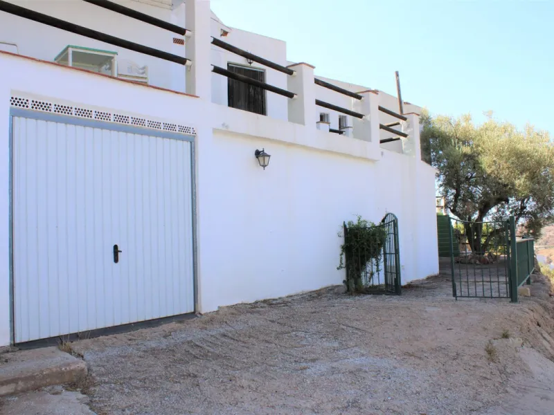 House - Detached Villa в продаже в Frigiliana, Málaga. В доме 3 спален и 3 ванных комнат. Площадь дома 423 м². Площадь участка 12109 м²