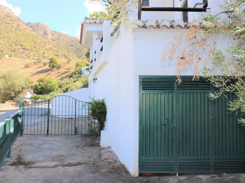 House - Detached Villa в продаже в Frigiliana, Málaga. В доме 3 спален и 3 ванных комнат. Площадь дома 423 м². Площадь участка 12109 м²
