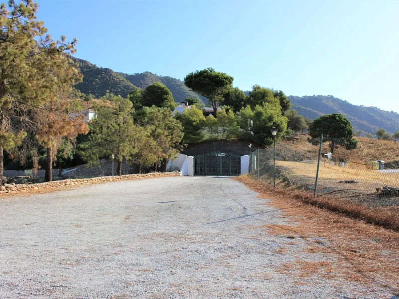 House - Detached Villa в продаже в Frigiliana, Málaga. В доме 3 спален и 3 ванных комнат. Площадь дома 423 м². Площадь участка 12109 м²