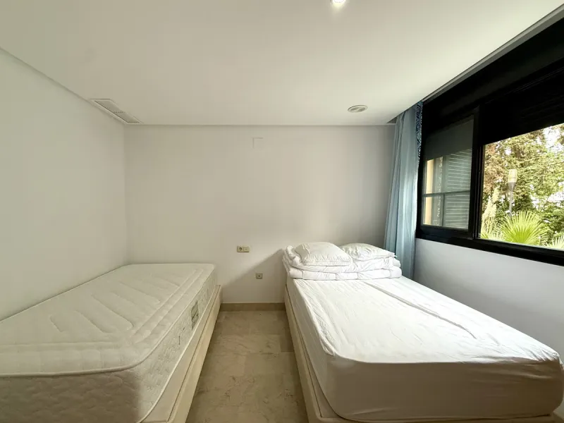 Apartment - Middle Floor Apartment в продаже в Marbella, Málaga. В доме 2 спален и 3 ванных комнат. Площадь дома 138 м². Площадь участка 118 м²