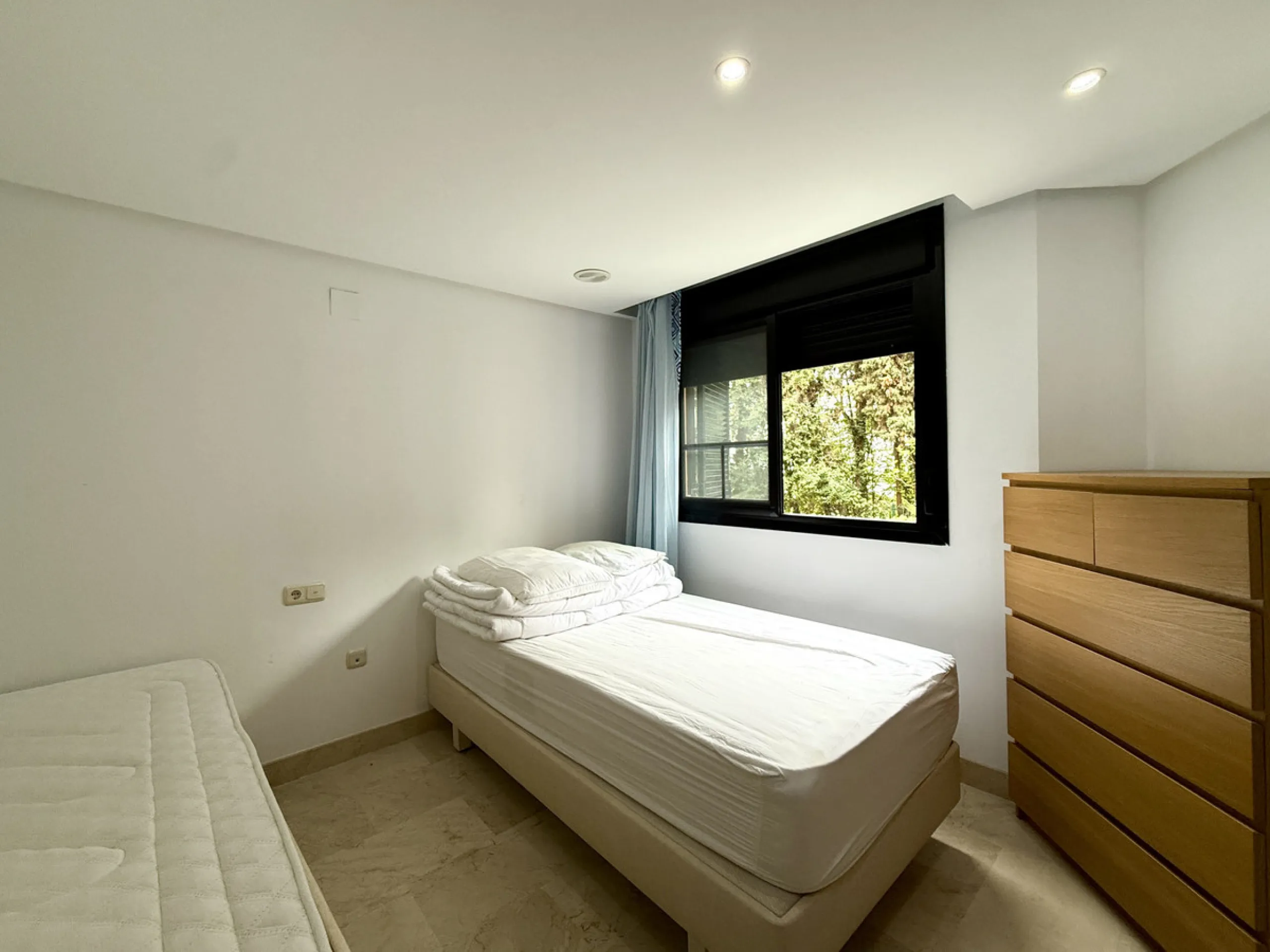 Apartment - Middle Floor Apartment в продаже в Marbella, Málaga. В доме 2 спален и 3 ванных комнат. Площадь дома 138 м². Площадь участка 118 м²