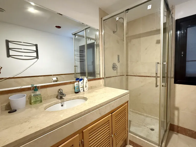 Apartment - Middle Floor Apartment в продаже в Marbella, Málaga. В доме 2 спален и 3 ванных комнат. Площадь дома 138 м². Площадь участка 118 м²