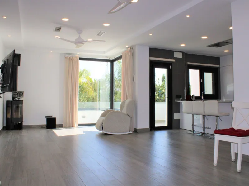 Luxurious and elegant pool villa in Nerja