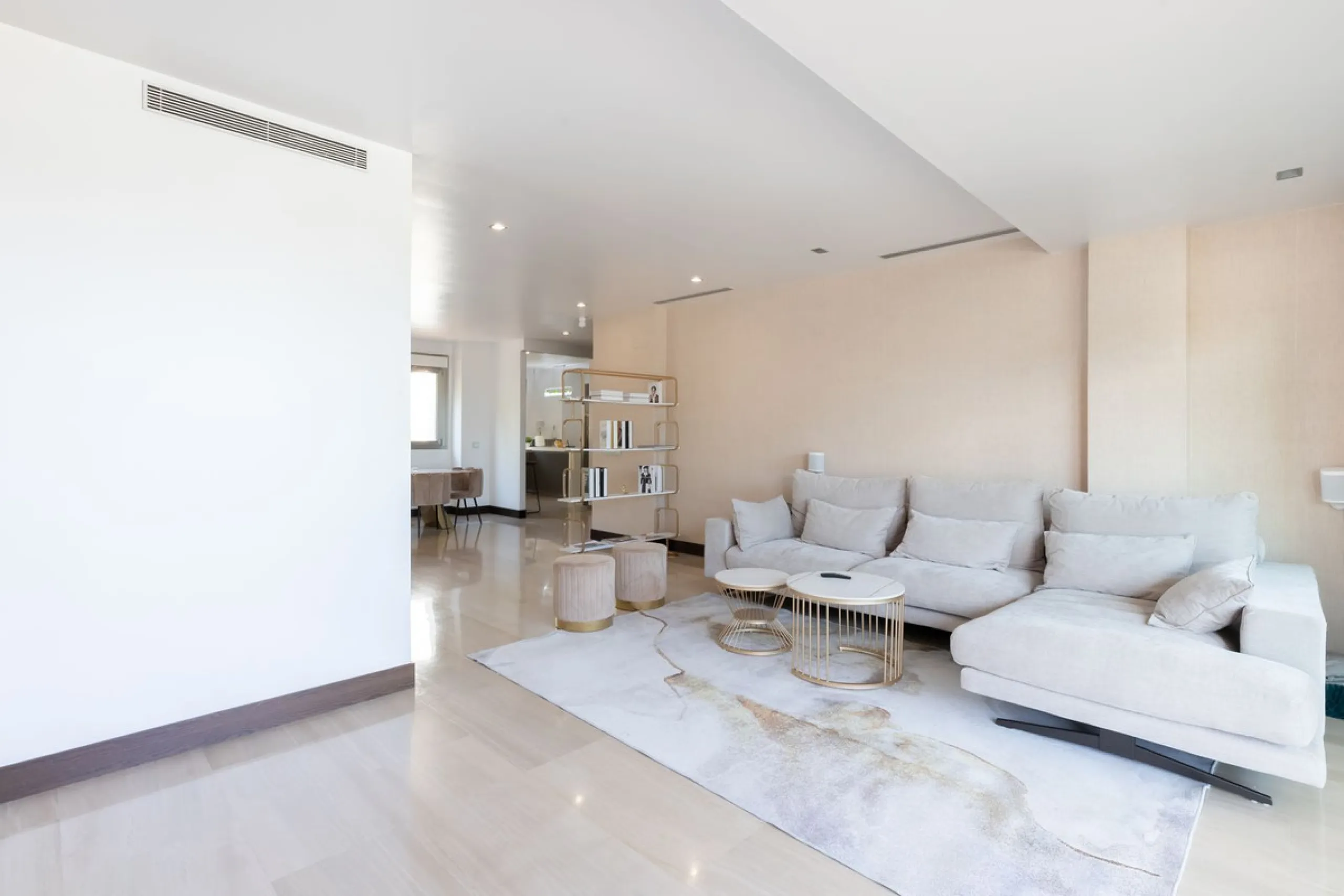 THE PROPERTY