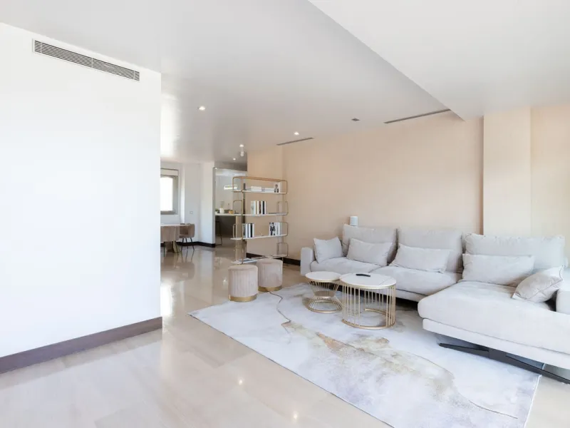 THE PROPERTY