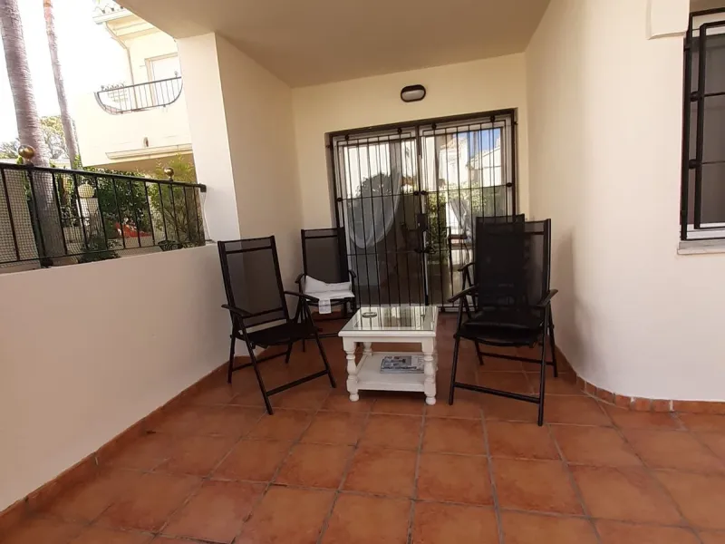 Large Town House only 150 metres from the lovely dunes beaches in Costabella,close to shops and 10 minutes drive to Marbella Town,private garage for 3 cars.