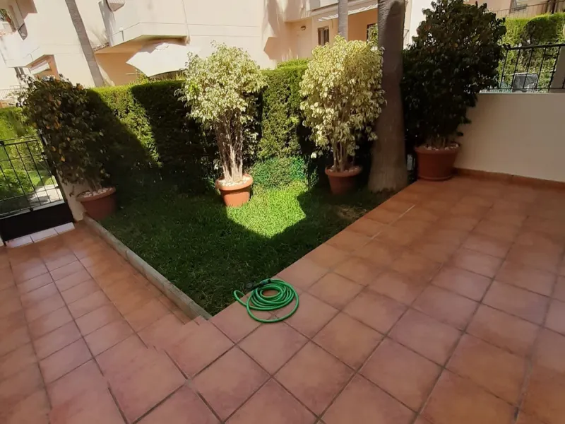 Large Town House only 150 metres from the lovely dunes beaches in Costabella,close to shops and 10 minutes drive to Marbella Town,private garage for 3 cars.