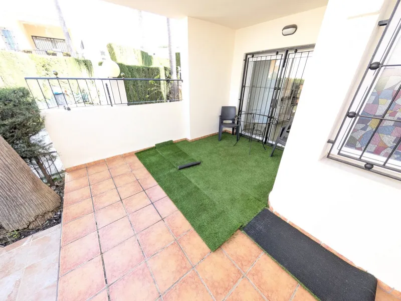 Large Town House only 150 metres from the lovely dunes beaches in Costabella,close to shops and 10 minutes drive to Marbella Town,private garage for 3 cars.