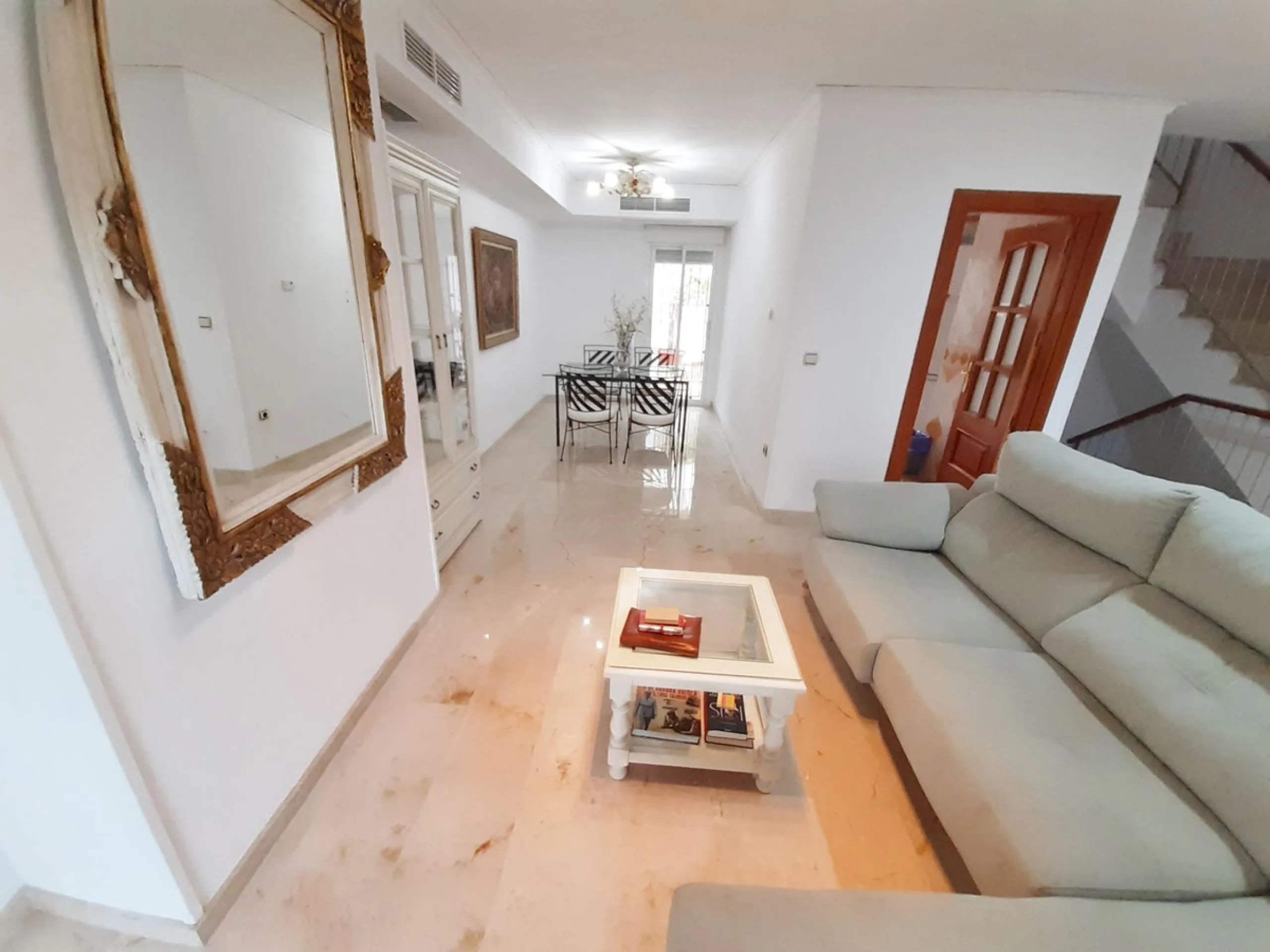 Large Town House only 150 metres from the lovely dunes beaches in Costabella,close to shops and 10 minutes drive to Marbella Town,private garage for 3 cars.
