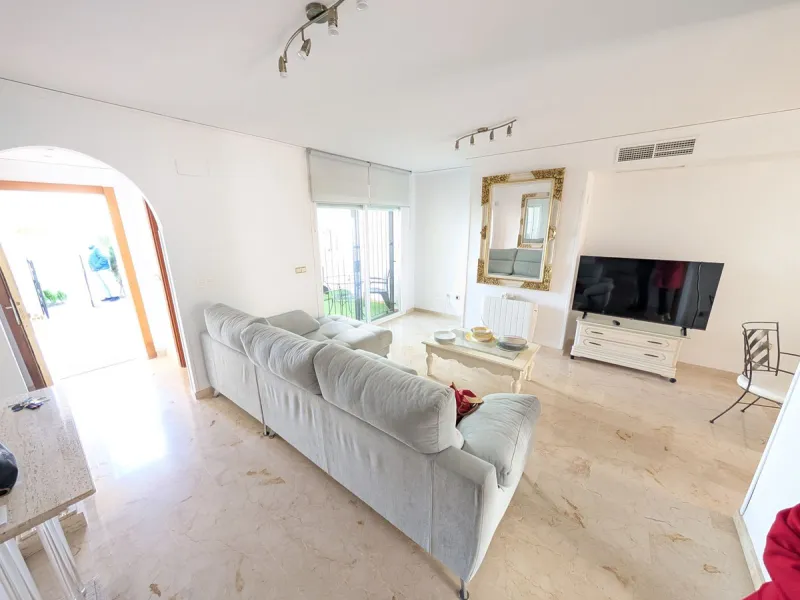 Large Town House only 150 metres from the lovely dunes beaches in Costabella,close to shops and 10 minutes drive to Marbella Town,private garage for 3 cars.