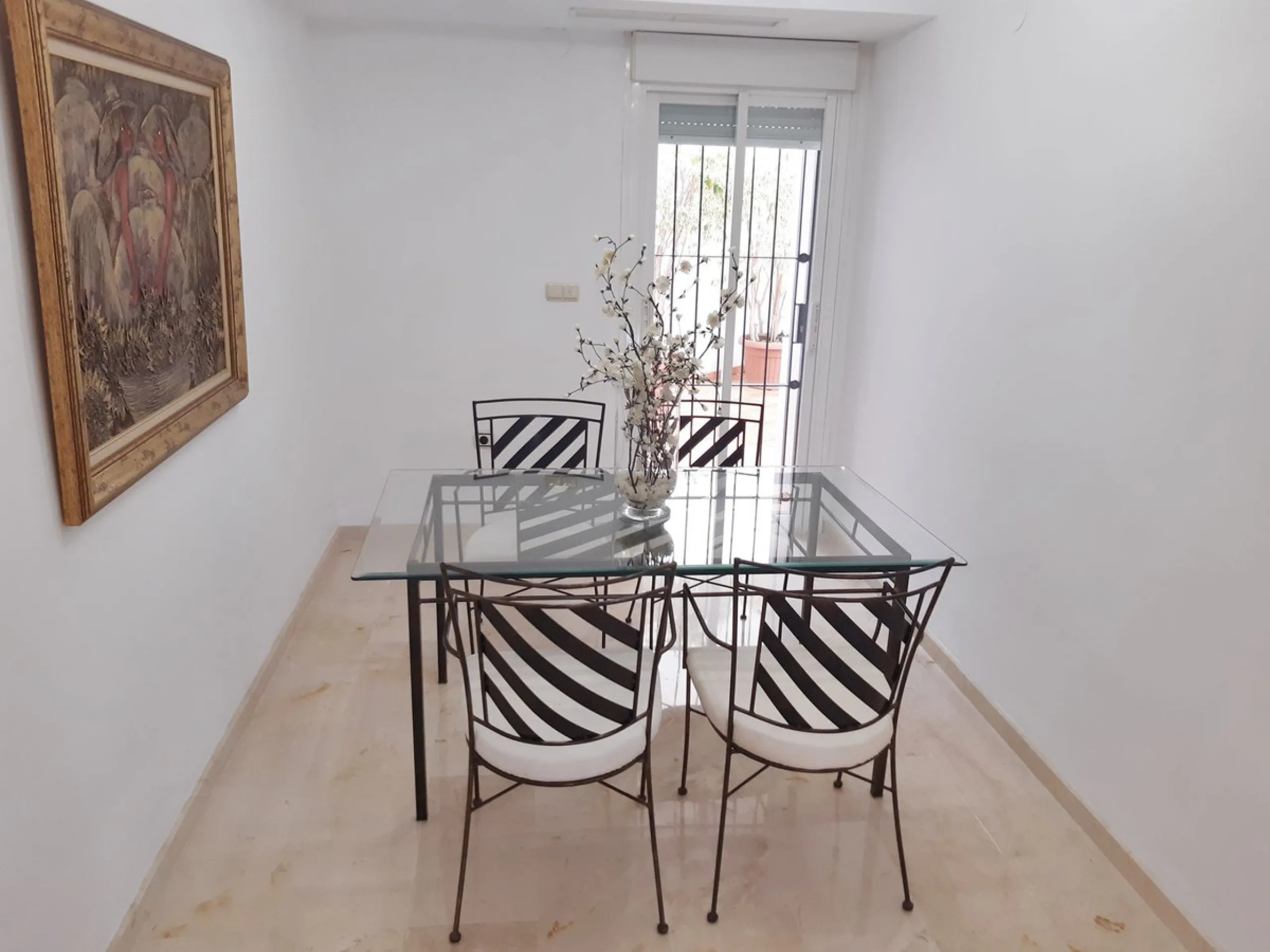 Large Town House only 150 metres from the lovely dunes beaches in Costabella,close to shops and 10 minutes drive to Marbella Town,private garage for 3 cars.
