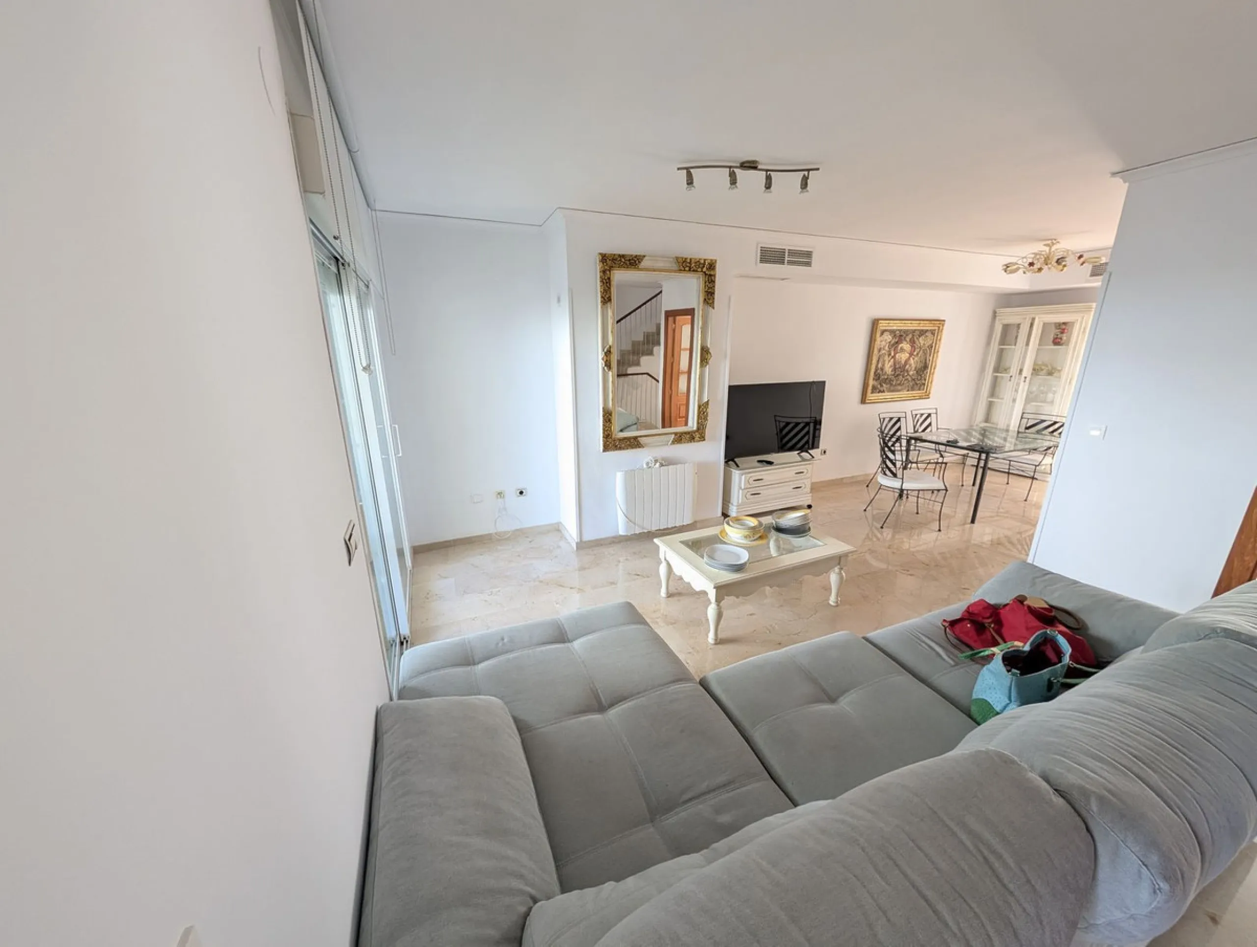 Large Town House only 150 metres from the lovely dunes beaches in Costabella,close to shops and 10 minutes drive to Marbella Town,private garage for 3 cars.