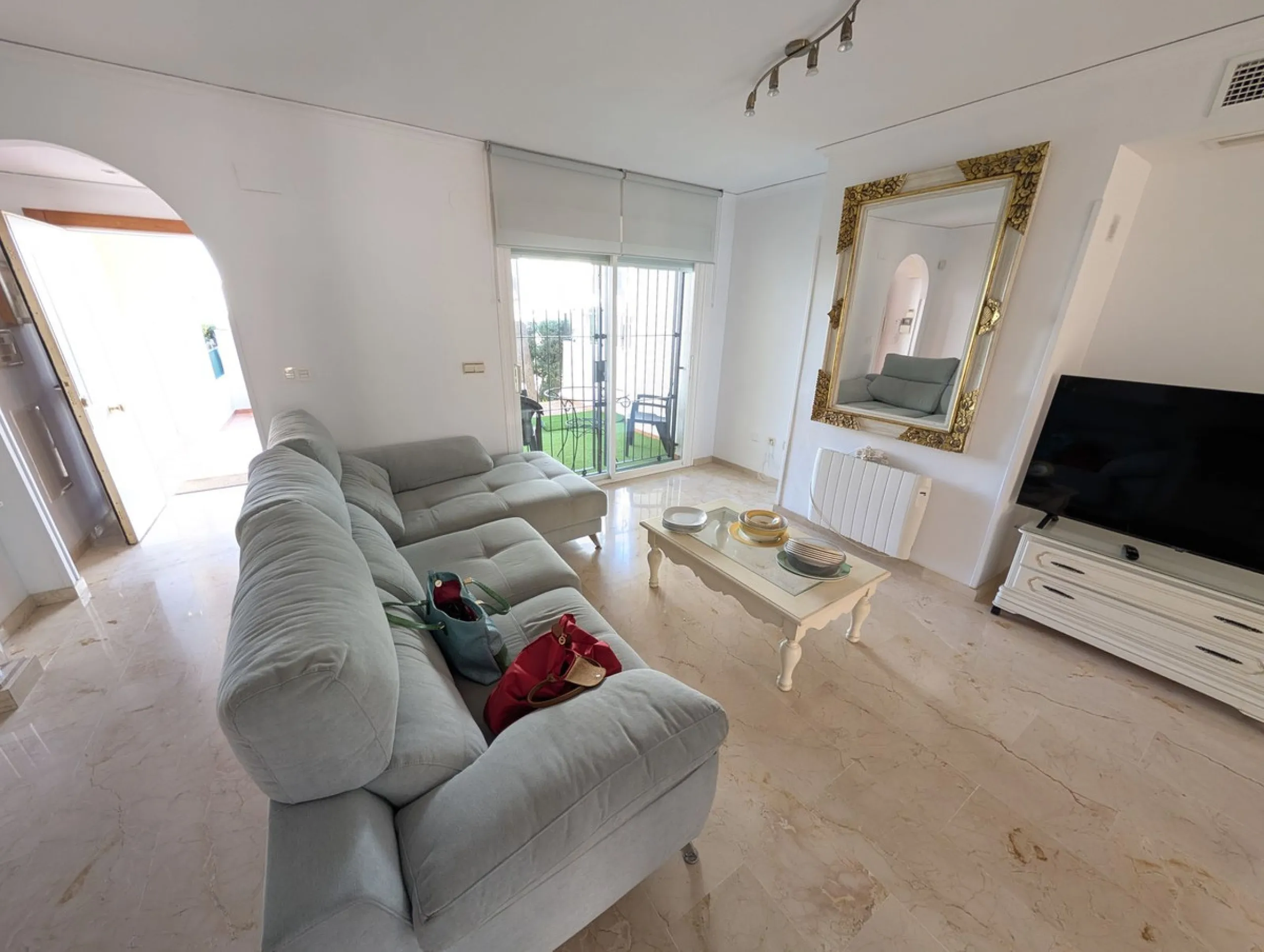 Large Town House only 150 metres from the lovely dunes beaches in Costabella,close to shops and 10 minutes drive to Marbella Town,private garage for 3 cars.