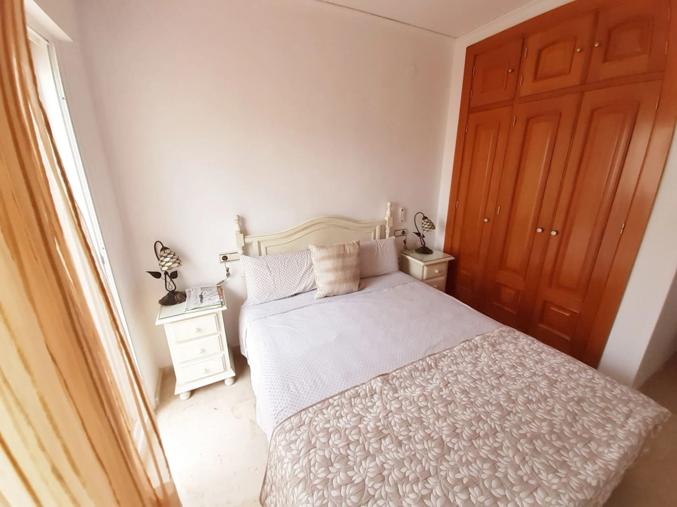 Large Town House only 150 metres from the lovely dunes beaches in Costabella,close to shops and 10 minutes drive to Marbella Town,private garage for 3 cars.