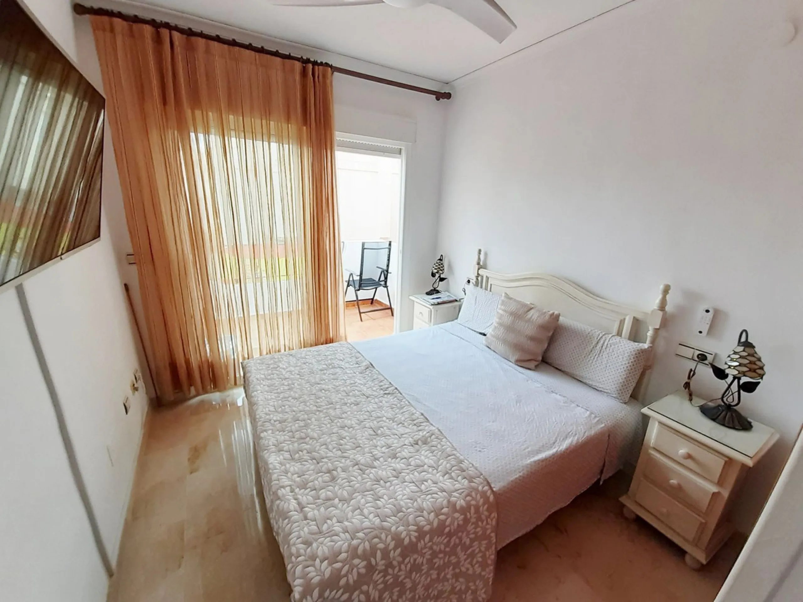 Large Town House only 150 metres from the lovely dunes beaches in Costabella,close to shops and 10 minutes drive to Marbella Town,private garage for 3 cars.