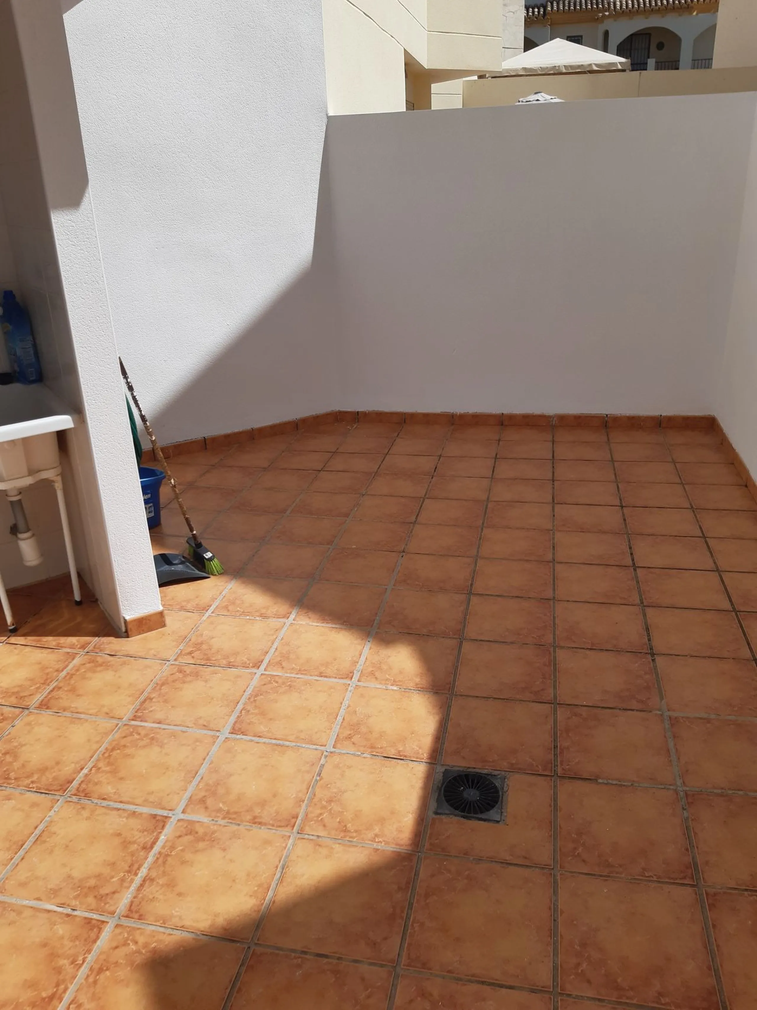 Large Town House only 150 metres from the lovely dunes beaches in Costabella,close to shops and 10 minutes drive to Marbella Town,private garage for 3 cars.
