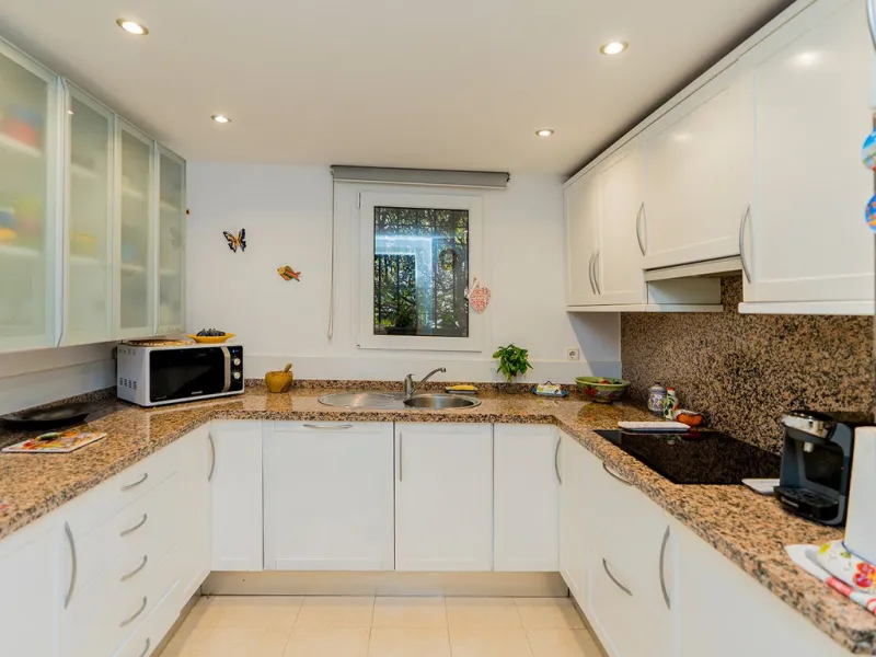 House - Semi-Detached House в продаже в Mijas, Málaga. В доме 3 спален и 3 ванных комнат. Площадь дома 115 м². Площадь участка 42 м²