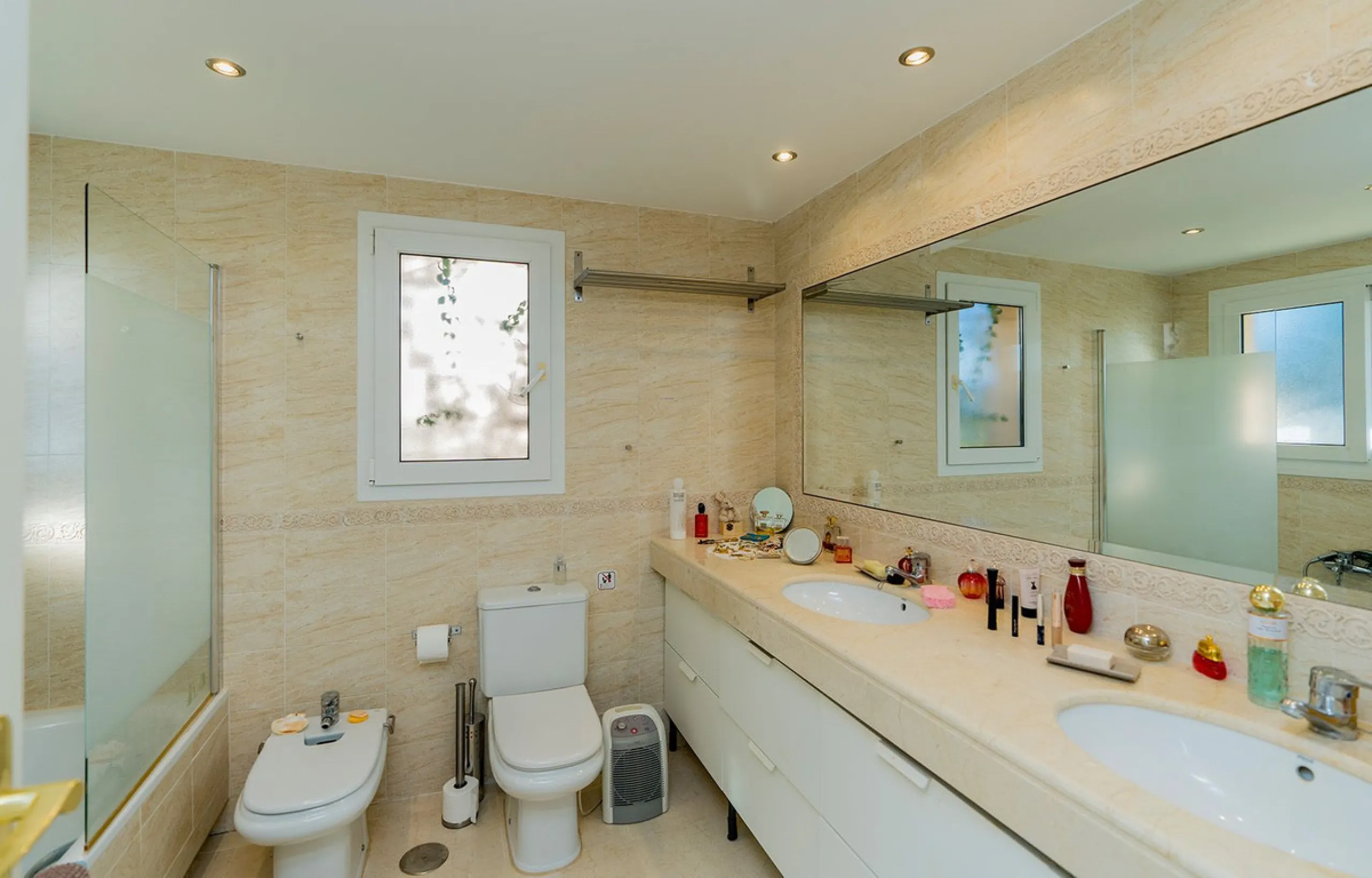 House - Semi-Detached House в продаже в Mijas, Málaga. В доме 3 спален и 3 ванных комнат. Площадь дома 115 м². Площадь участка 42 м²