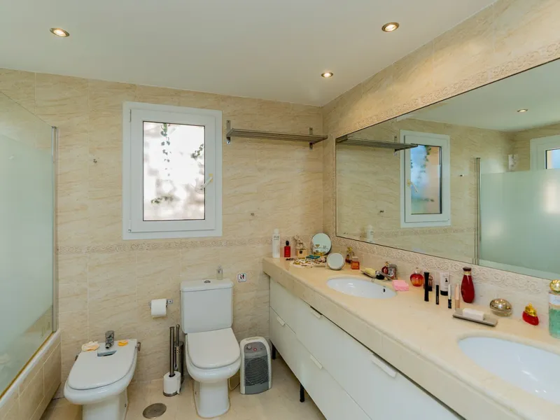 House - Semi-Detached House в продаже в Mijas, Málaga. В доме 3 спален и 3 ванных комнат. Площадь дома 115 м². Площадь участка 42 м²