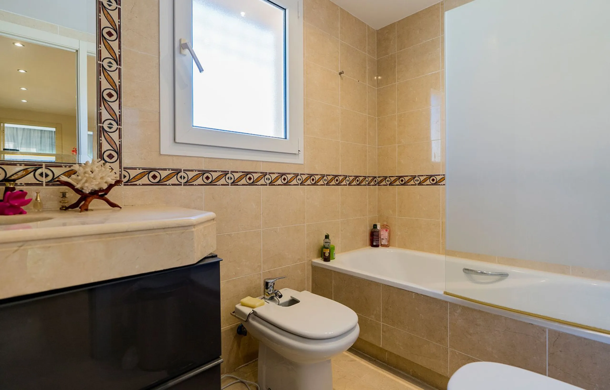 House - Semi-Detached House в продаже в Mijas, Málaga. В доме 3 спален и 3 ванных комнат. Площадь дома 115 м². Площадь участка 42 м²