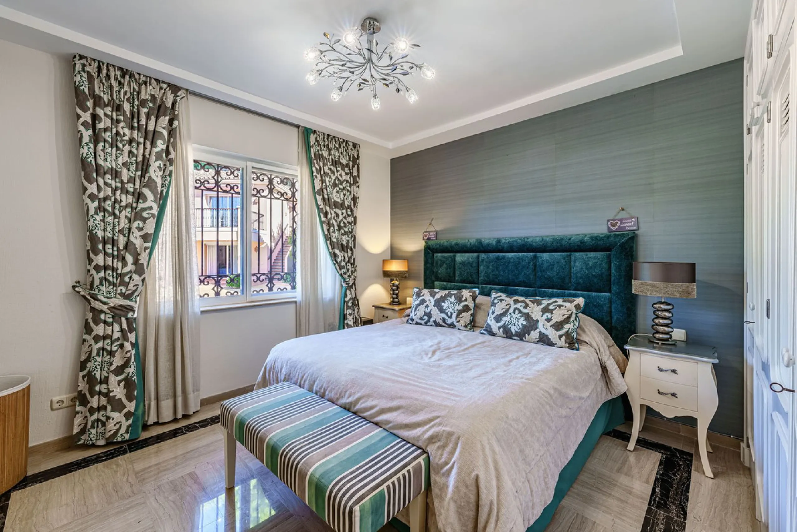 Spacious, flat plot with direct access to the sea (private gate), quiet, green area. On a plot of 2 residential 2-storey houses (the main house is 6 bedrooms, a large apartment for the servants, a garage for 2 cars, a kitchen, a dining room, a hall, 2 ter
