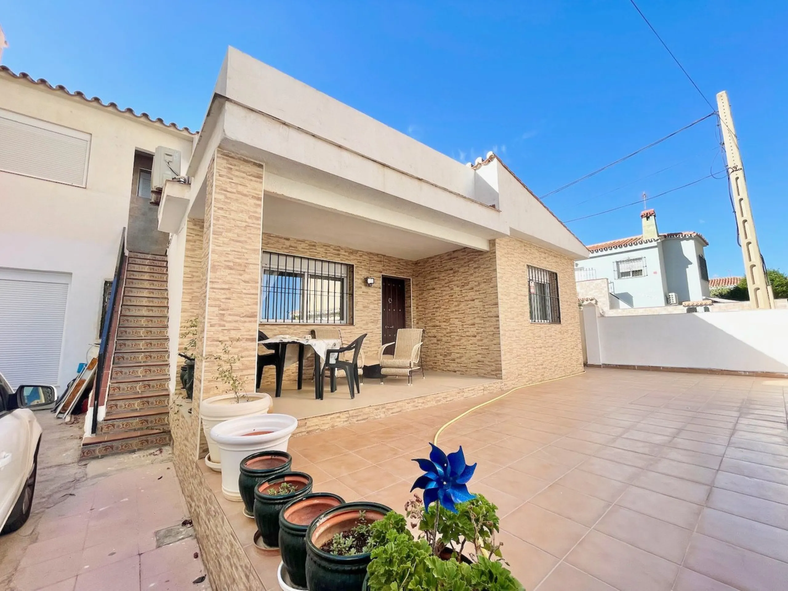 HOUSE WITH SEA VIEWS NEXT TO THE BEACH - FUENGIROLA.
