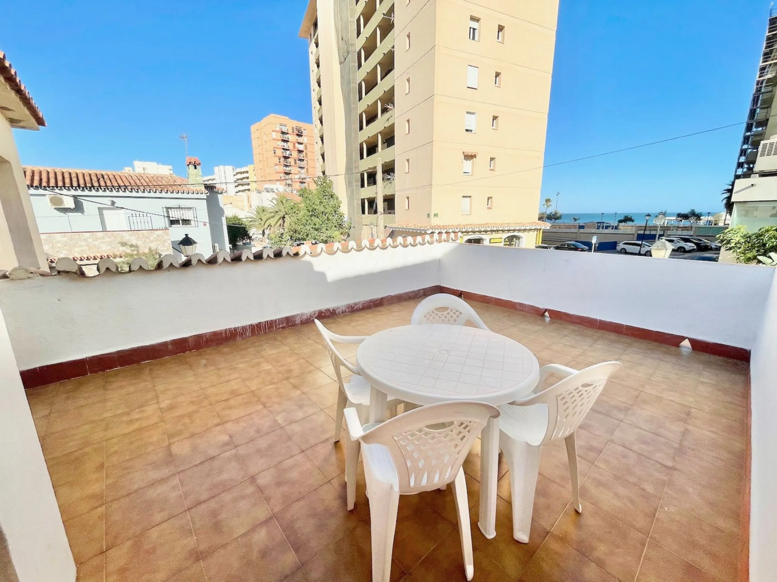 HOUSE WITH SEA VIEWS NEXT TO THE BEACH - FUENGIROLA.