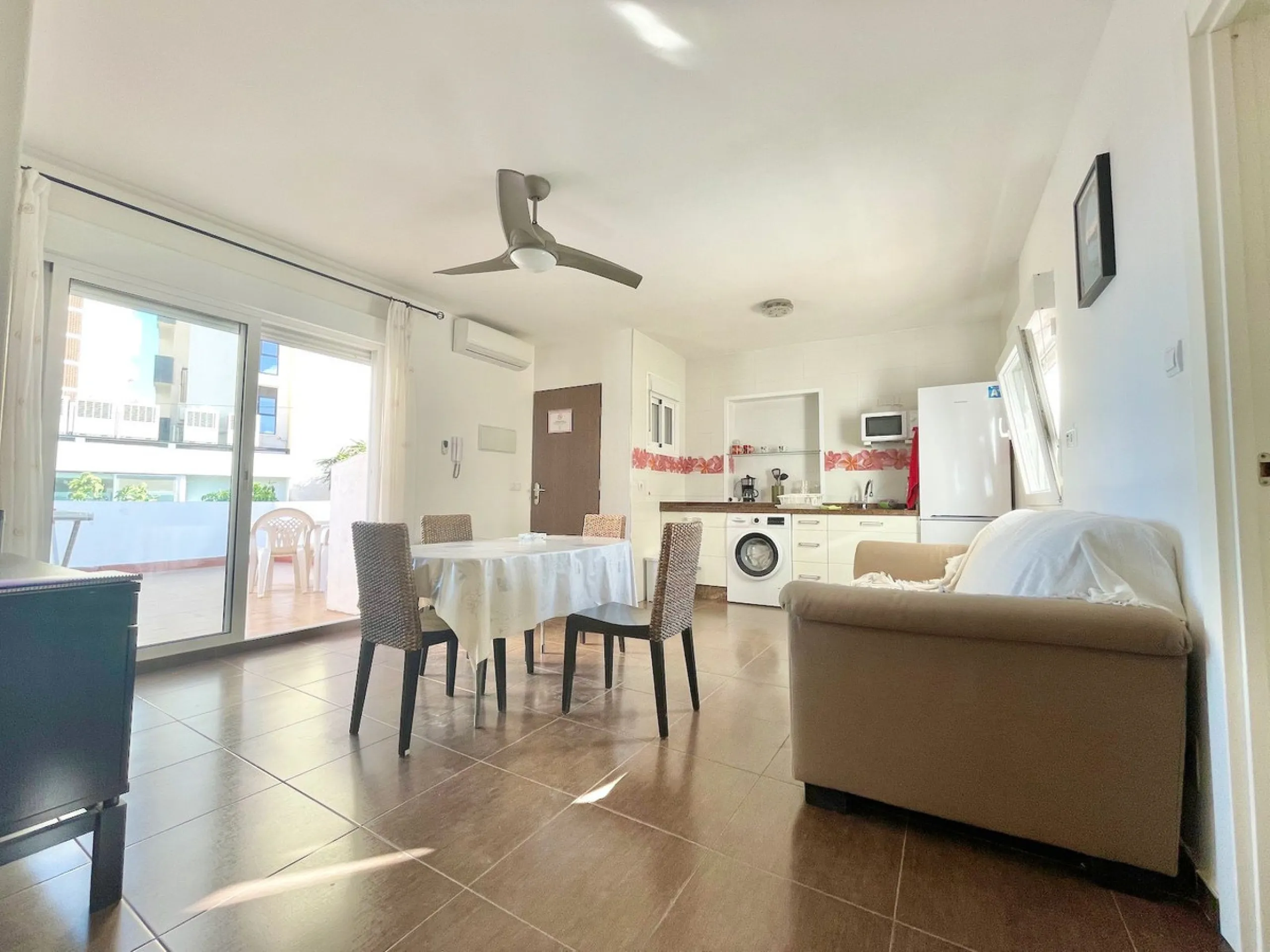 HOUSE WITH SEA VIEWS NEXT TO THE BEACH - FUENGIROLA.