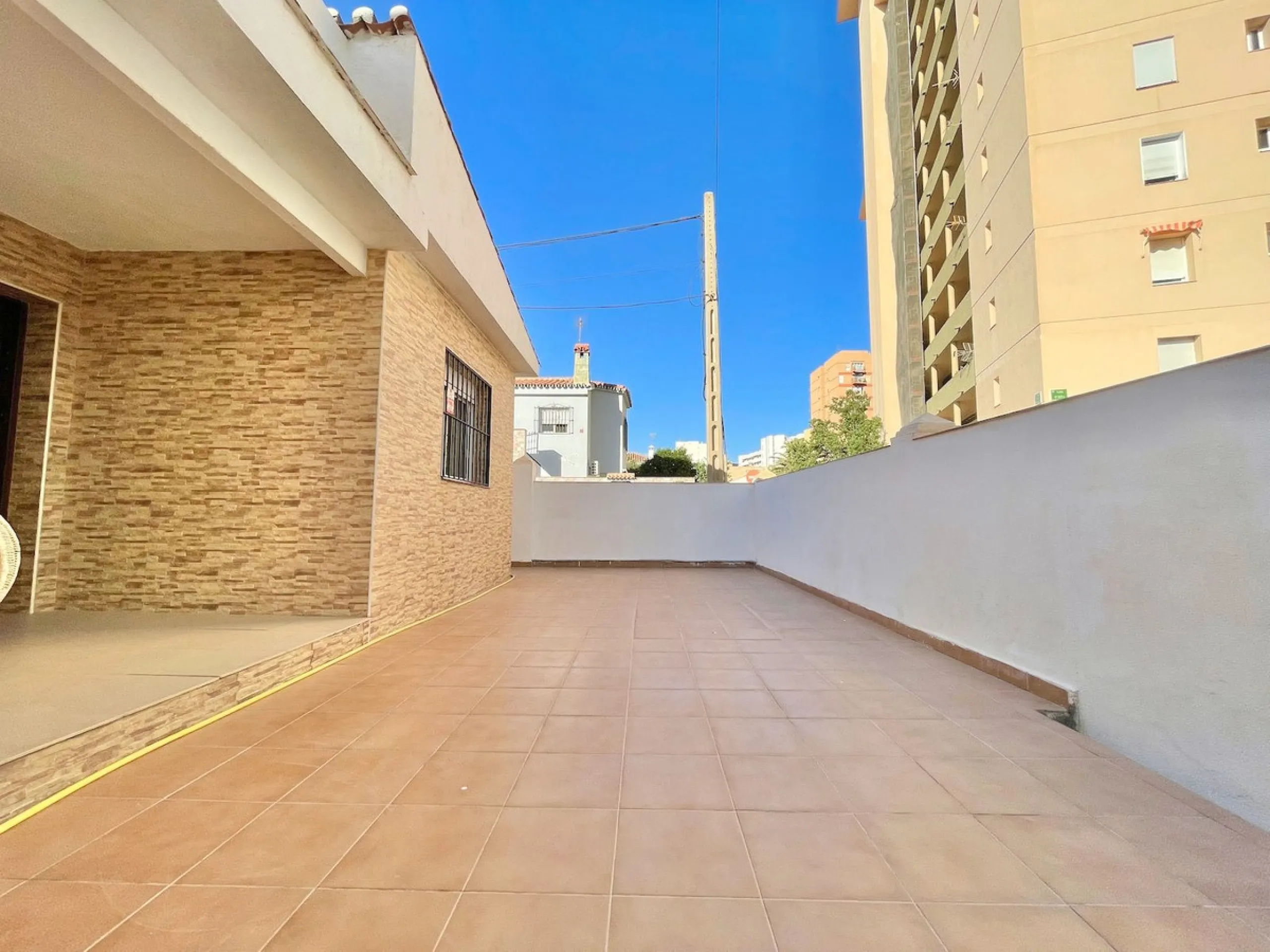 HOUSE WITH SEA VIEWS NEXT TO THE BEACH - FUENGIROLA.