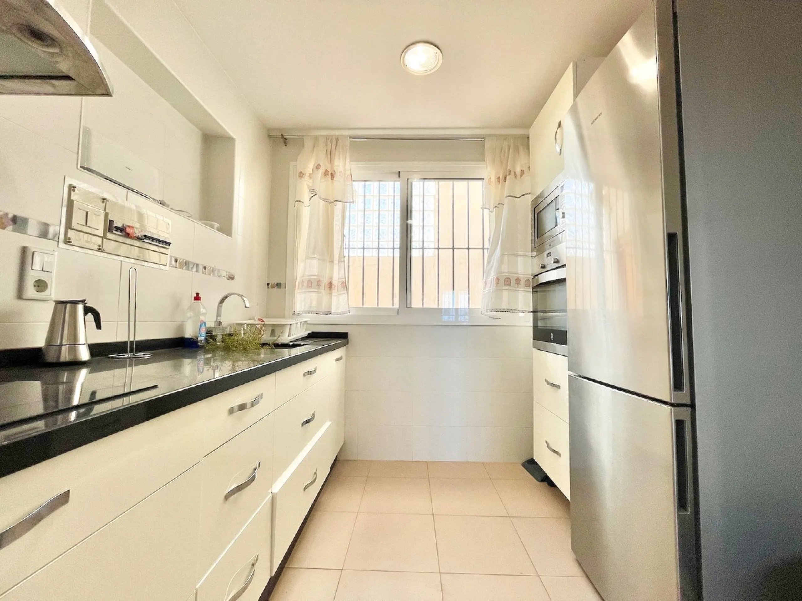 HOUSE WITH SEA VIEWS NEXT TO THE BEACH - FUENGIROLA.