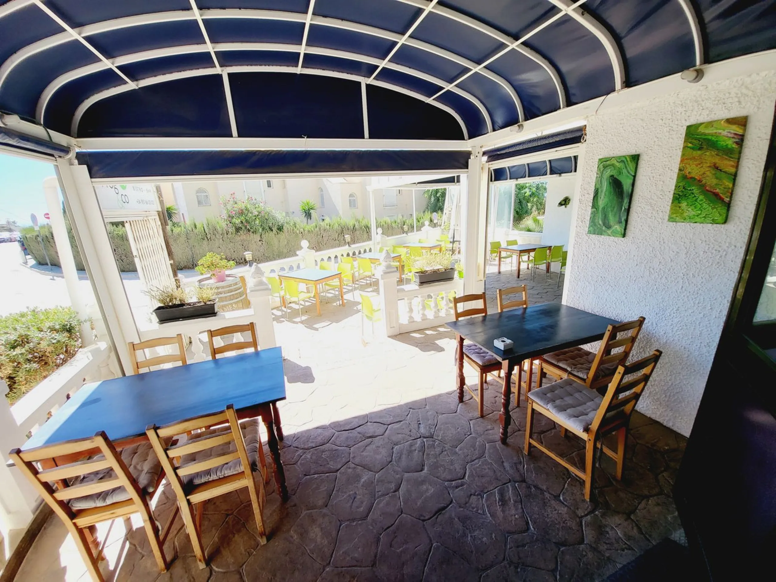 FANTASTIC BUSINESS/INVESTMENT OPPORTUNITY! WE ARE PRIVILEDGED TO OFFER FOR SALE THE BAR AND RESTAURANT KNOWN AS FROG & CO IN LAS FAROLAS. THE BUSINESS IS CURRENTLY OPERATIONAL AND PROFITABLE WITH IMMENSE OPPORTUNITIES TO EXPAND AND GROW THE BUSINESS FURTH