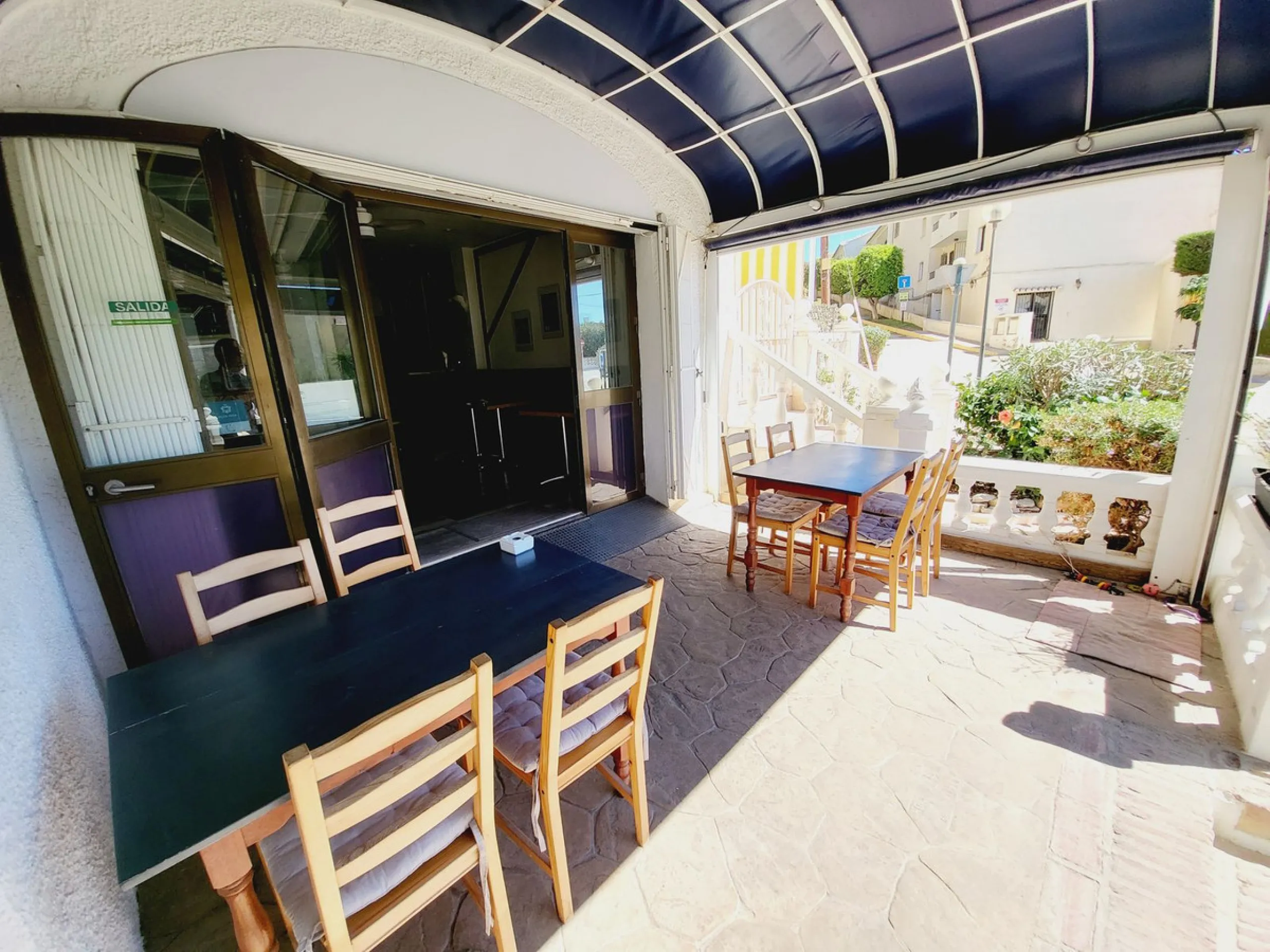 FANTASTIC BUSINESS/INVESTMENT OPPORTUNITY! WE ARE PRIVILEDGED TO OFFER FOR SALE THE BAR AND RESTAURANT KNOWN AS FROG & CO IN LAS FAROLAS. THE BUSINESS IS CURRENTLY OPERATIONAL AND PROFITABLE WITH IMMENSE OPPORTUNITIES TO EXPAND AND GROW THE BUSINESS FURTH