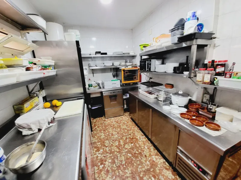 FANTASTIC BUSINESS/INVESTMENT OPPORTUNITY! WE ARE PRIVILEDGED TO OFFER FOR SALE THE BAR AND RESTAURANT KNOWN AS FROG & CO IN LAS FAROLAS. THE BUSINESS IS CURRENTLY OPERATIONAL AND PROFITABLE WITH IMMENSE OPPORTUNITIES TO EXPAND AND GROW THE BUSINESS FURTH