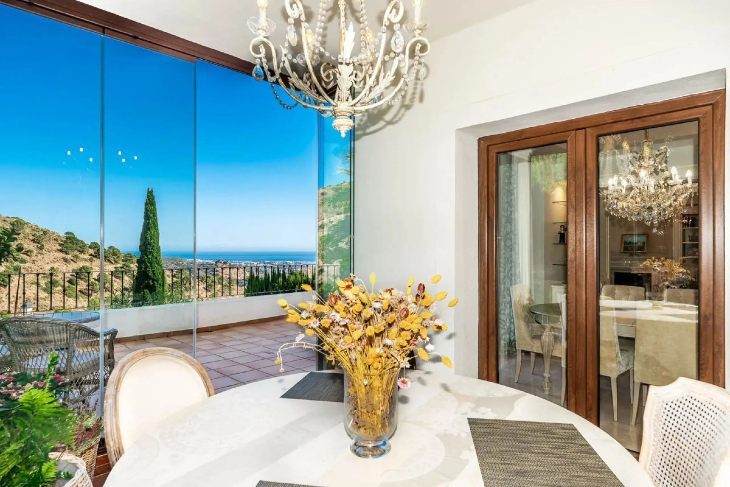 Five-bedroom villa for sale in the exclusive Benahavis Country Club area, with sea and mountain views. Expect the spectacular views and privacy, surrounded by the comforts of the Country Club. The property resides in Benahavis, which is just 10 minutes fr