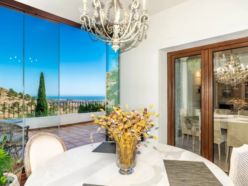 Five-bedroom villa for sale in the exclusive Benahavis Country Club area, with sea and mountain views. Expect the spectacular views and privacy, surrounded by the comforts of the Country Club. The property resides in Benahavis, which is just 10 minutes fr