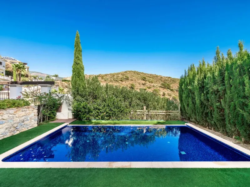 Five-bedroom villa for sale in the exclusive Benahavis Country Club area, with sea and mountain views. Expect the spectacular views and privacy, surrounded by the comforts of the Country Club. The property resides in Benahavis, which is just 10 minutes fr