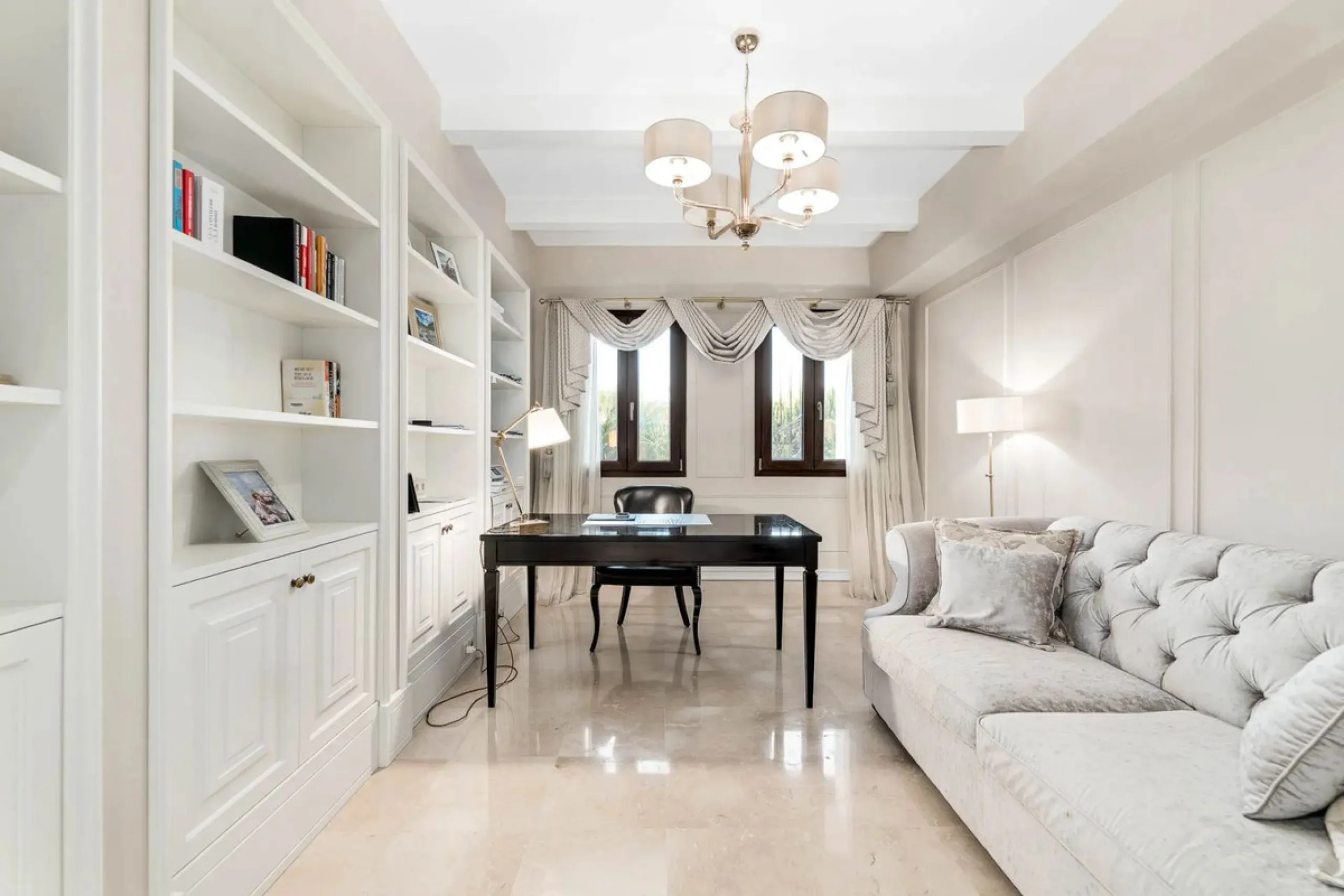 Five-bedroom villa for sale in the exclusive Benahavis Country Club area, with sea and mountain views. Expect the spectacular views and privacy, surrounded by the comforts of the Country Club. The property resides in Benahavis, which is just 10 minutes fr