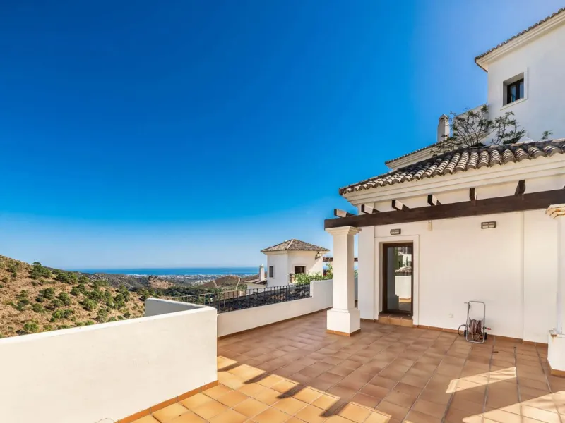 Five-bedroom villa for sale in the exclusive Benahavis Country Club area, with sea and mountain views. Expect the spectacular views and privacy, surrounded by the comforts of the Country Club. The property resides in Benahavis, which is just 10 minutes fr