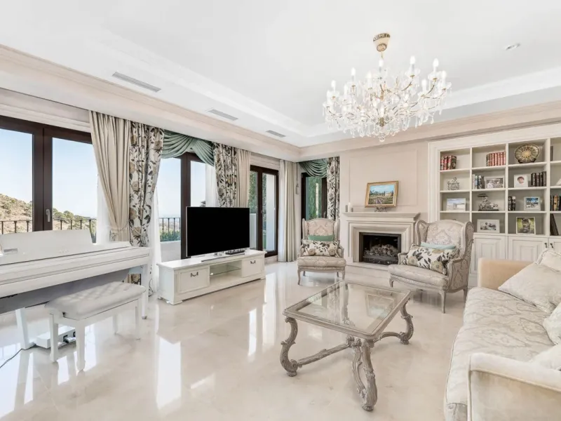Five-bedroom villa for sale in the exclusive Benahavis Country Club area, with sea and mountain views. Expect the spectacular views and privacy, surrounded by the comforts of the Country Club. The property resides in Benahavis, which is just 10 minutes fr