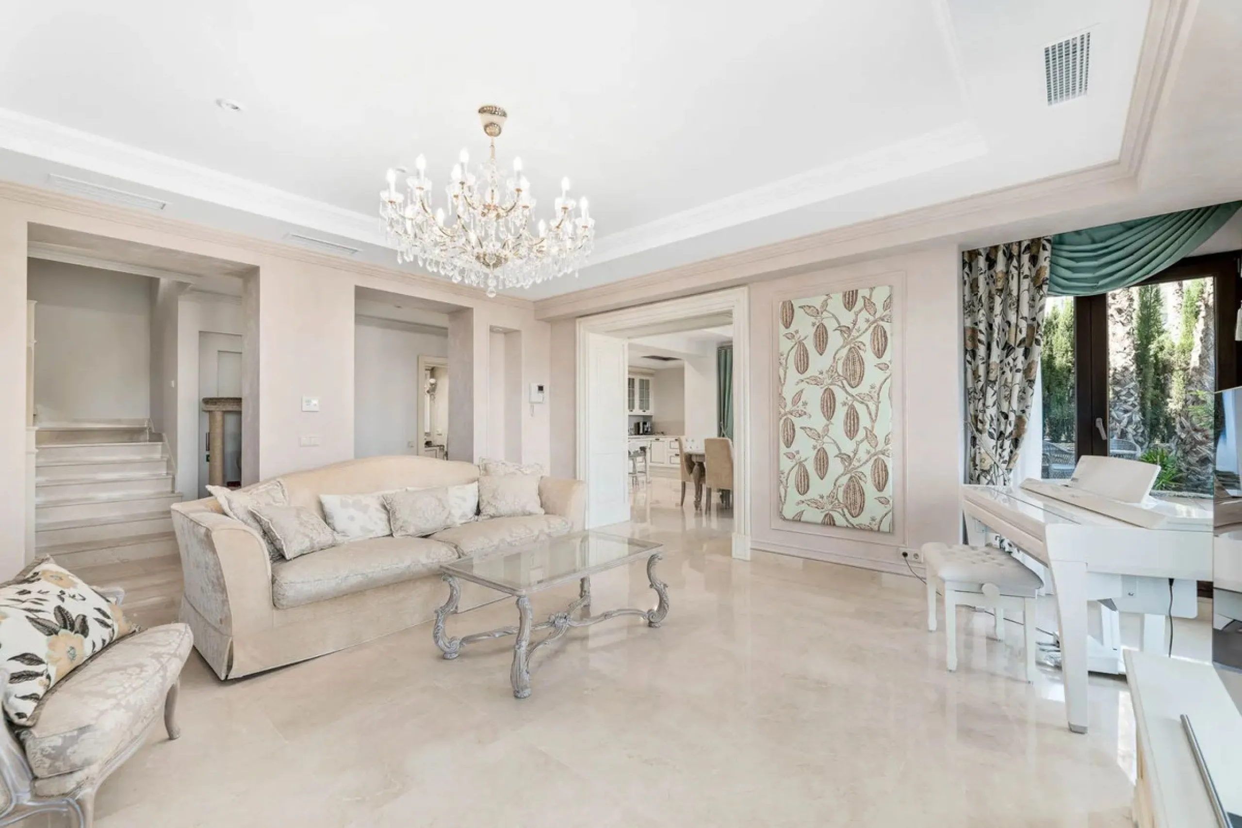 Five-bedroom villa for sale in the exclusive Benahavis Country Club area, with sea and mountain views. Expect the spectacular views and privacy, surrounded by the comforts of the Country Club. The property resides in Benahavis, which is just 10 minutes fr